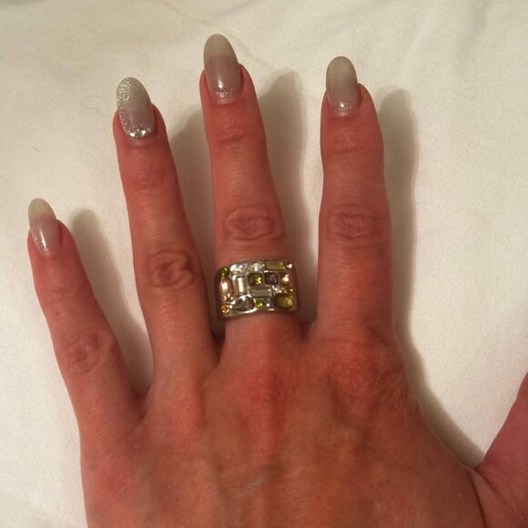 GUESS Vintage Y2K Multi-Stone Statement Ring in Green/Golden Shades – Size 7 - Picture 6 of 8